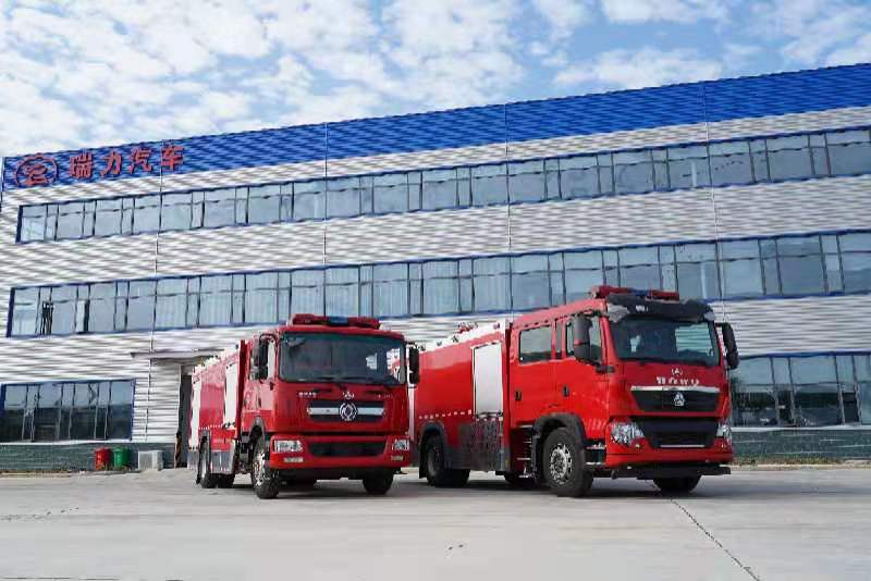 國(guó)六重汽8方水罐消防車
