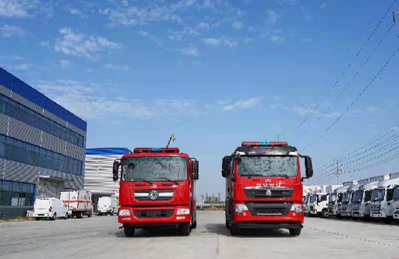 國(guó)六重汽8方水罐消防車