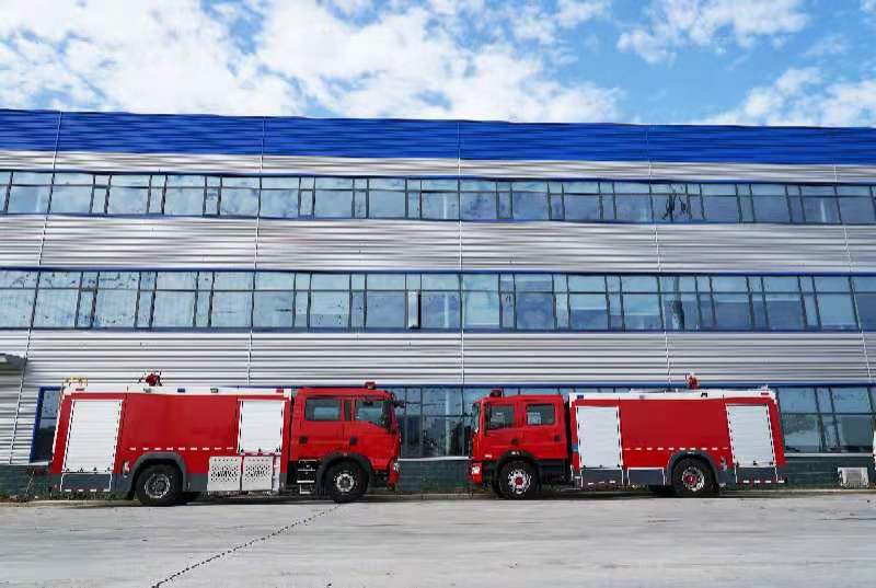 國(guó)六重汽8方水罐消防車