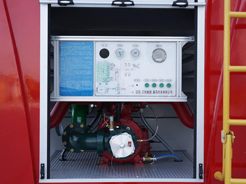 2.5噸多利卡水罐消防車