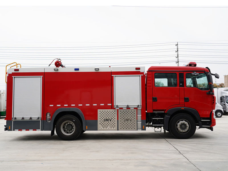 晶馬豪沃8噸水罐消防車(chē)（常壓泵）