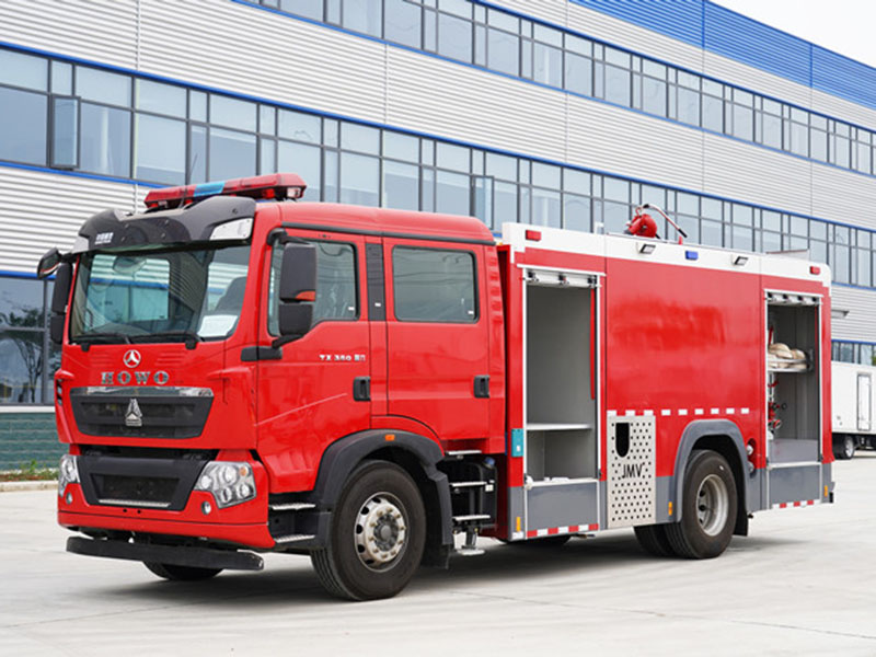 晶馬豪沃8噸水罐消防車(chē)（常壓泵）