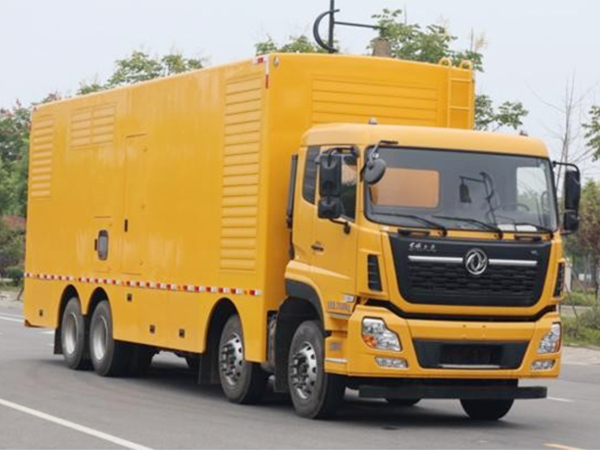 東風(fēng)天龍前四后八電源車1000KW