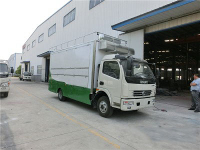 廂長(zhǎng)5.2米東風(fēng)D7 餐車