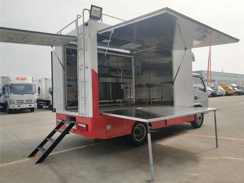 廂長(zhǎng)4.2米東風(fēng)D6 餐車