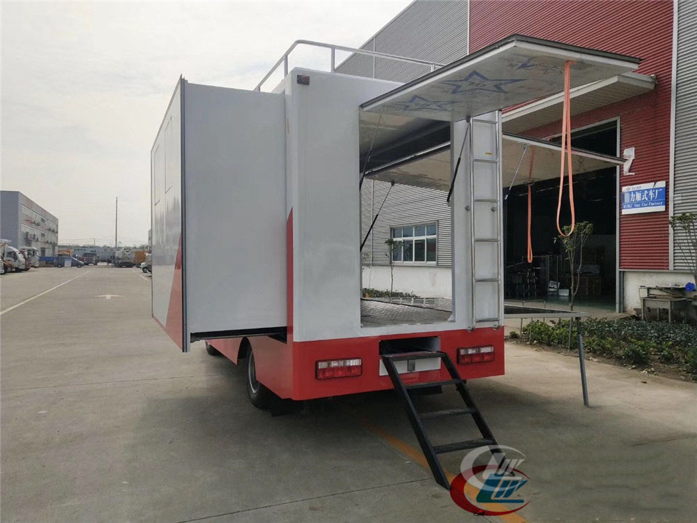 廂長(zhǎng)4.2米東風(fēng)D6 餐車