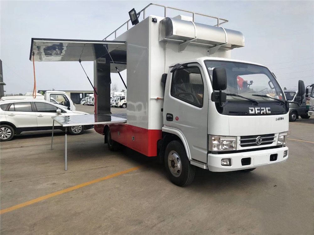 廂長(zhǎng)4.2米東風(fēng)D6 餐車