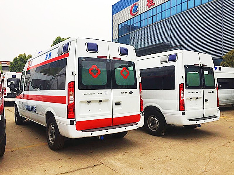 福特新時(shí)代V348長(zhǎng)軸中頂救護(hù)車(chē)