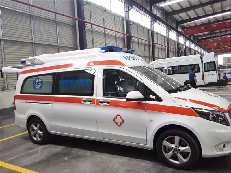 國六奔馳威霆豪華監(jiān)護(hù)型救護(hù)車